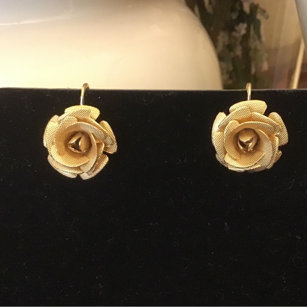 Rose clip on earrings. Vintage